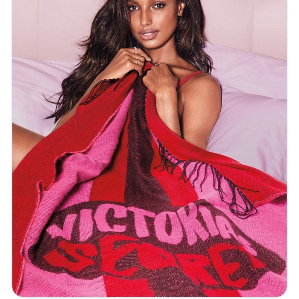 Victoria’s Secret Lip 50x60 Blanket NWT